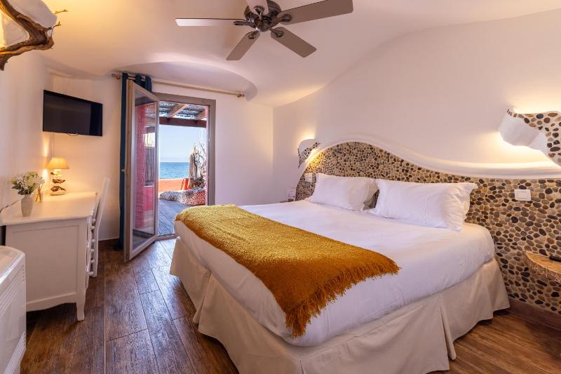 Double Room with Terrace and Sea View   image 1