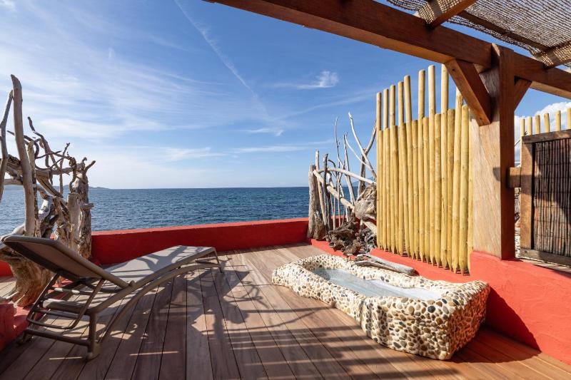 Double Room with Terrace and Sea View   image 3