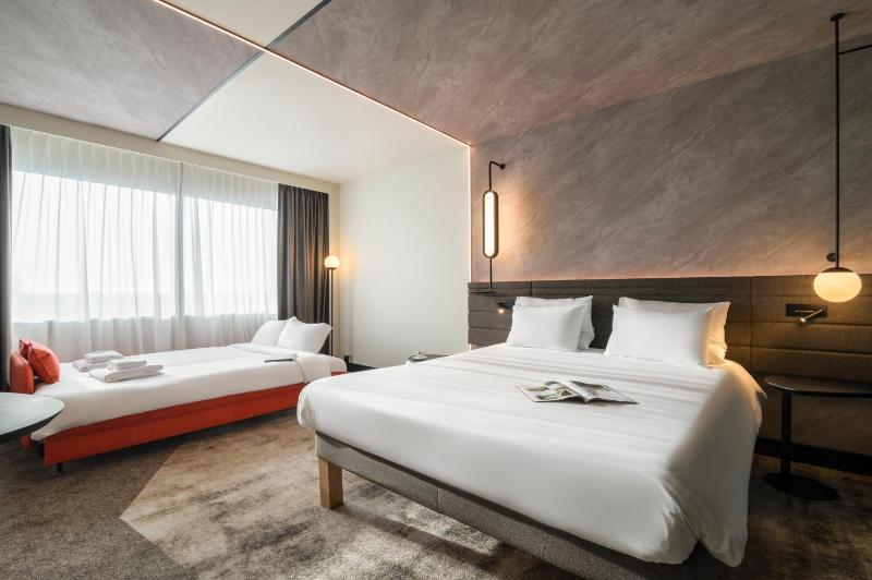 Executive Double Room with Sofa Bed image 3