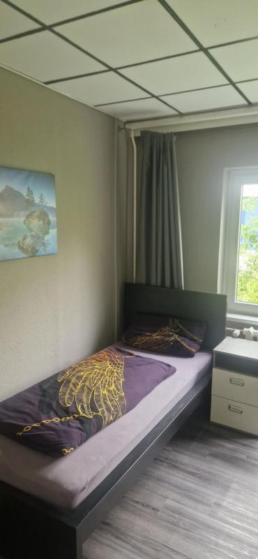 Standard Twin Room with Shared Bathroom image 1