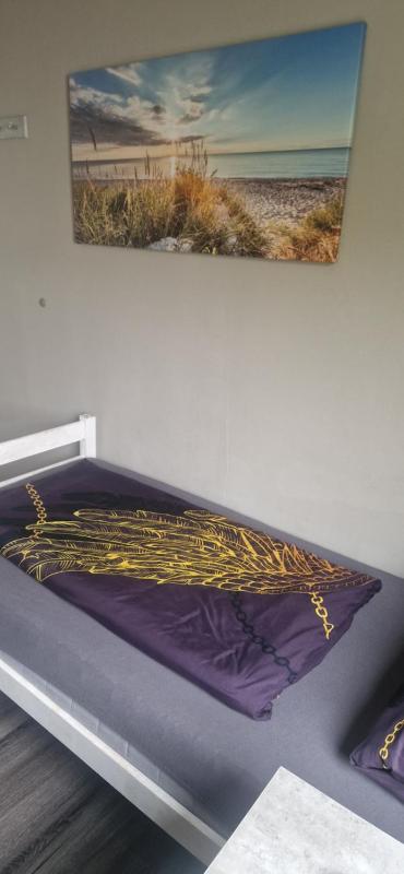 Single Room with Shared Shower and Toilet image 4