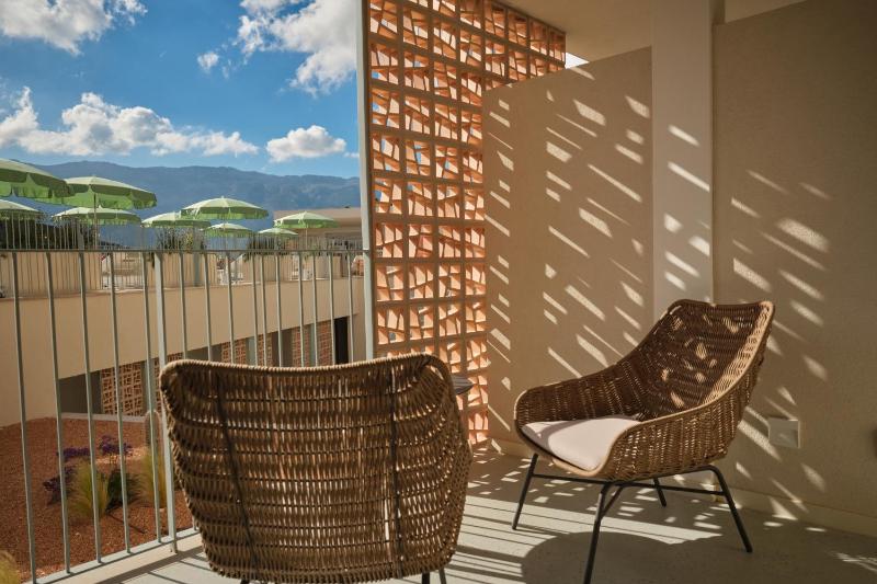 Deluxe Room with Mountain View image 3