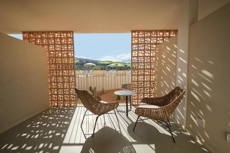 Deluxe Room with Mountain View image 4