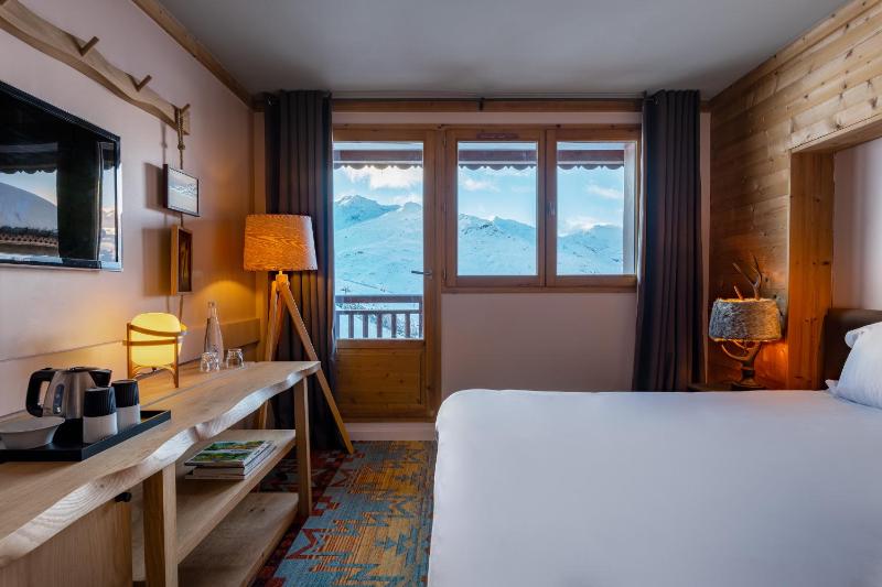 Comfort Double Room with ski slop view image 1