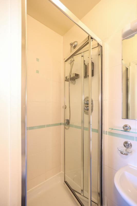Georgian Square Apartments - image 12