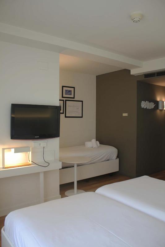 Pol & Grace Hotel - image 9