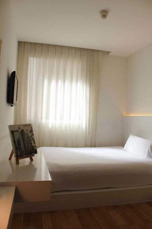 Pol & Grace Hotel - image 13
