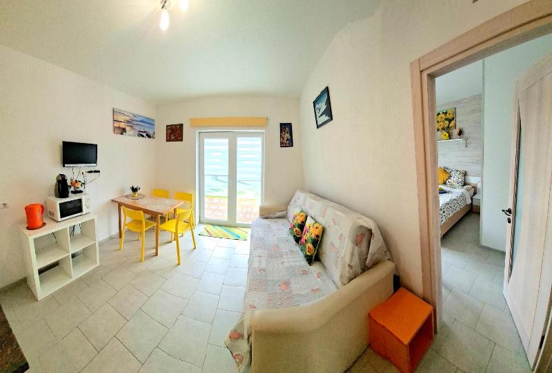 Geltoni apartamentai - image 29