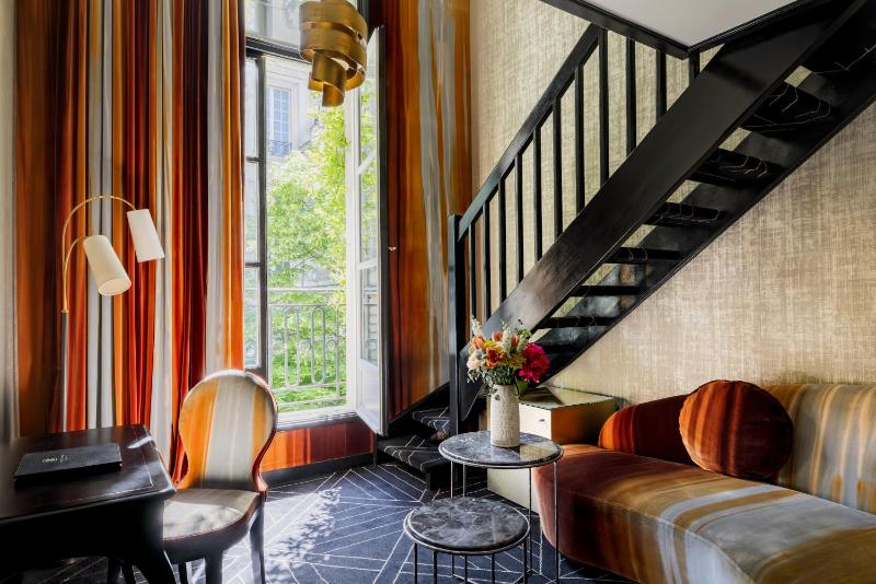 Deluxe Double or Twin Room image 1