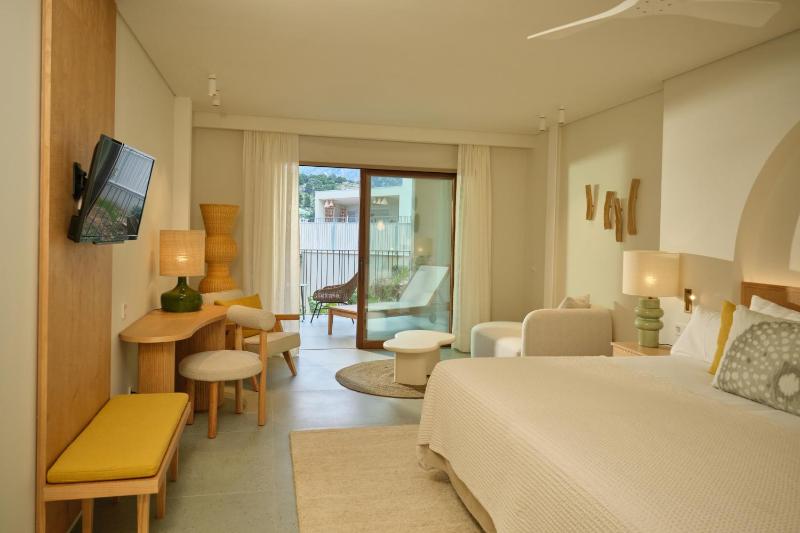 Junior Suite with Mountain View image 3