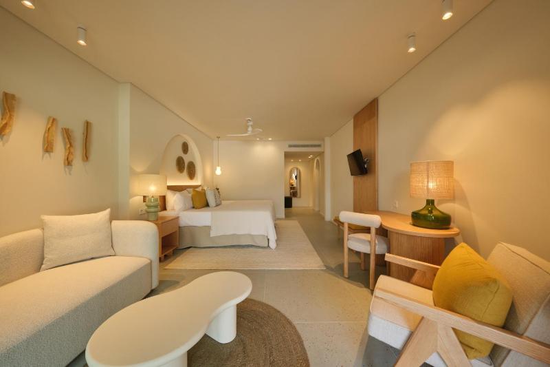 Junior Suite with Mountain View image 4