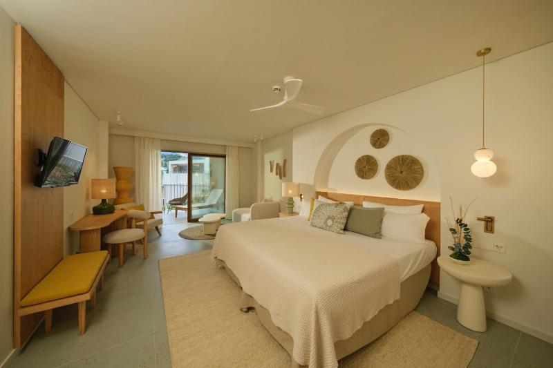 Junior Suite with Mountain View image 1