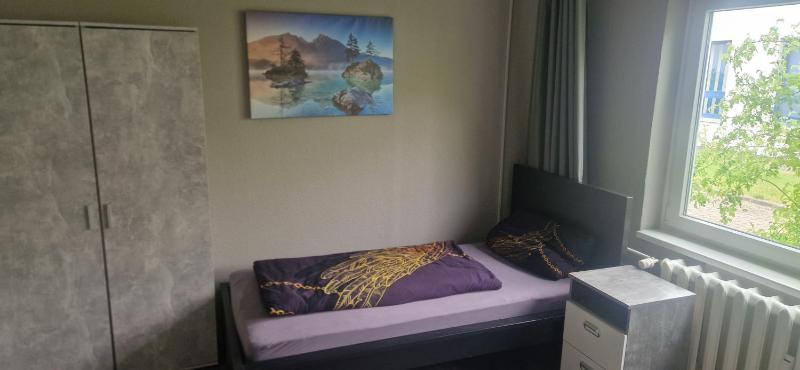 Standard Twin Room with Shared Bathroom image 2