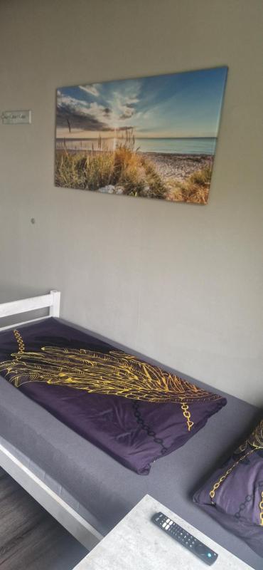 Standard Twin Room with Shared Bathroom image 4