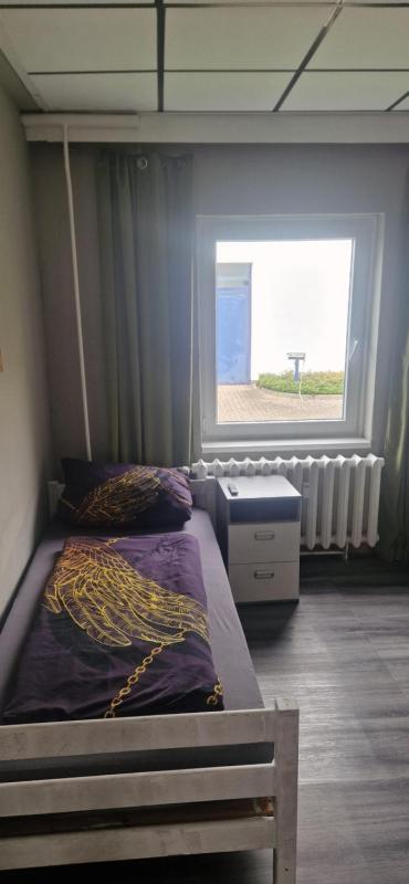 Single Room with Shared Shower and Toilet image 3