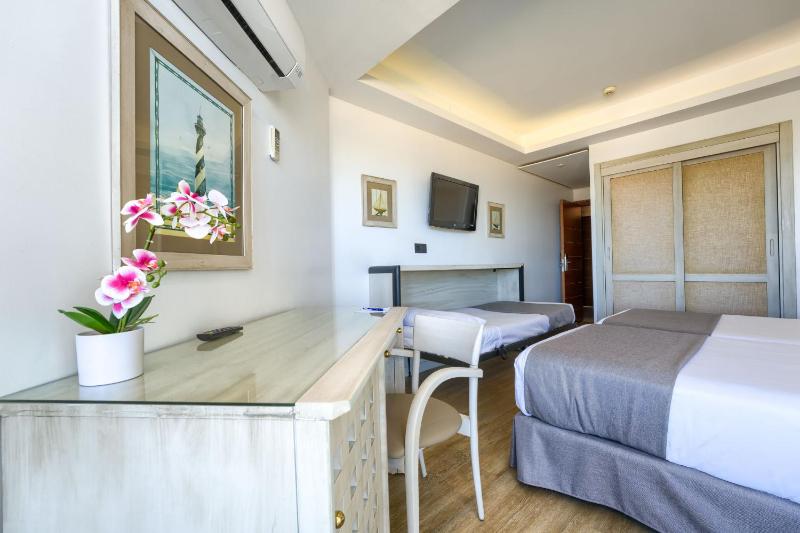 Double or Twin Room with Extra Bed (2 Adults + 1 Child) image 3