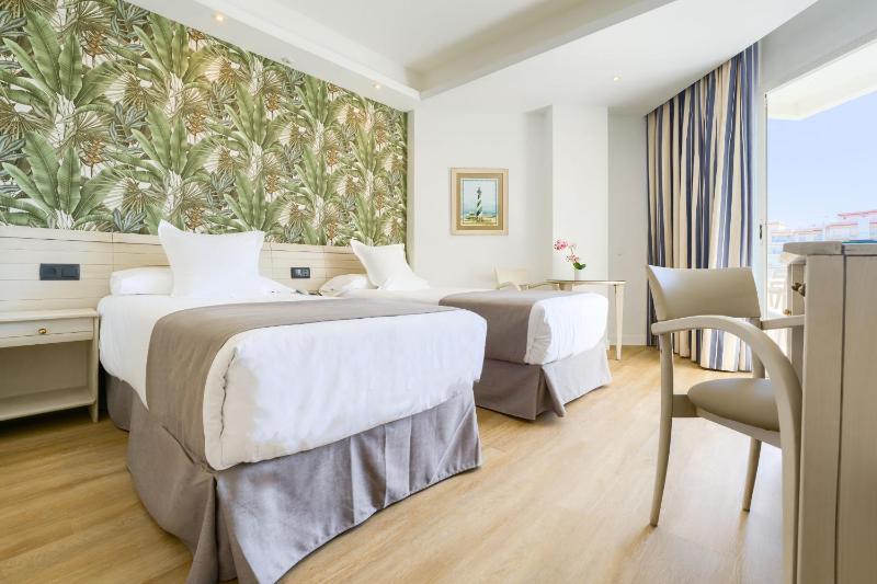 Double or Twin Room with Sea View image 4