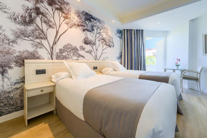 Double or Twin Room with Extra Bed (2 Adults + 1 Child) image 4