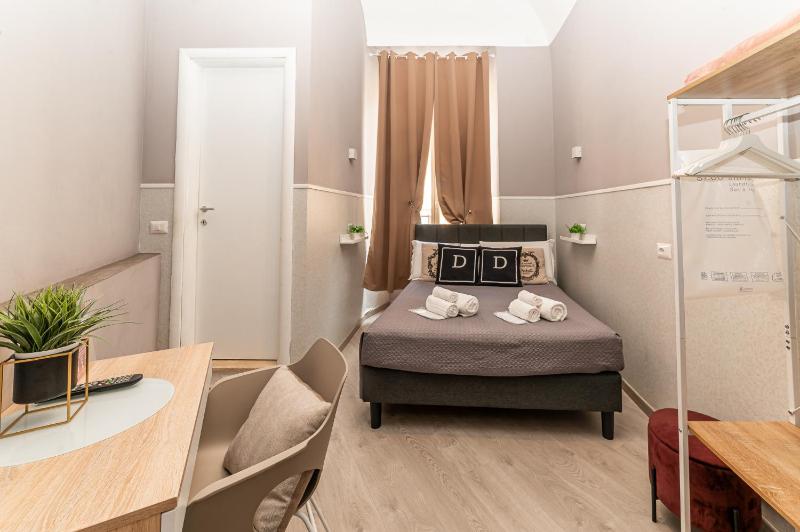 Small Double Room image 1