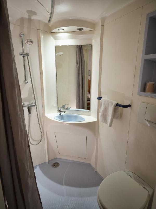 Single Room image 3