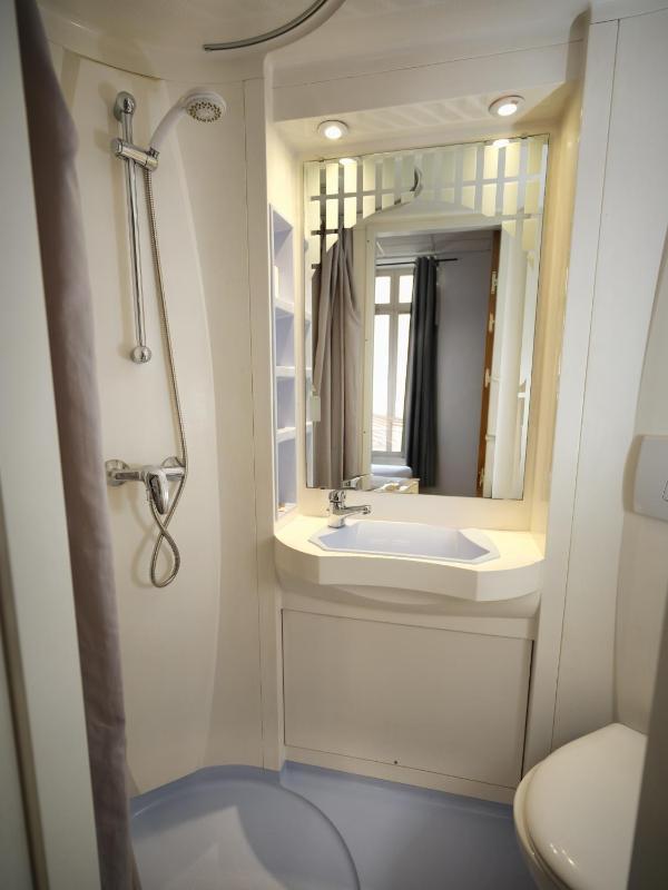 Single Room image 4
