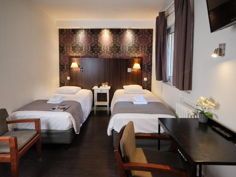Twin Room image 1
