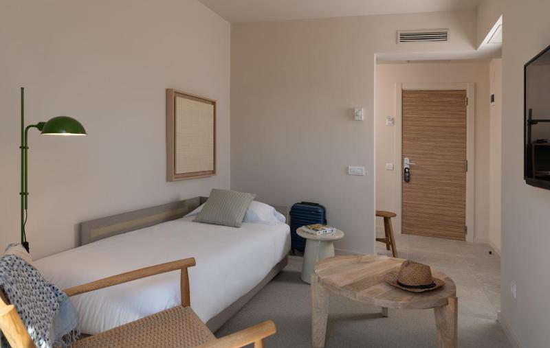 Aqua Hotel Bertran Park - image 13