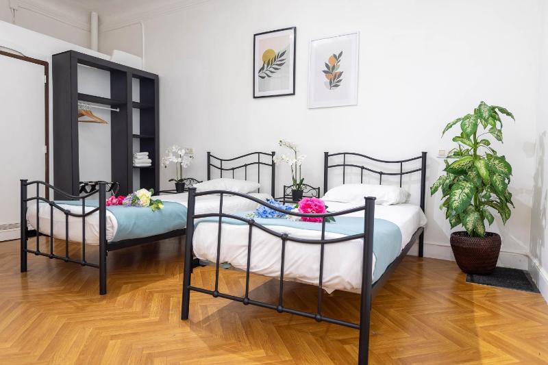 Twin Room image 1