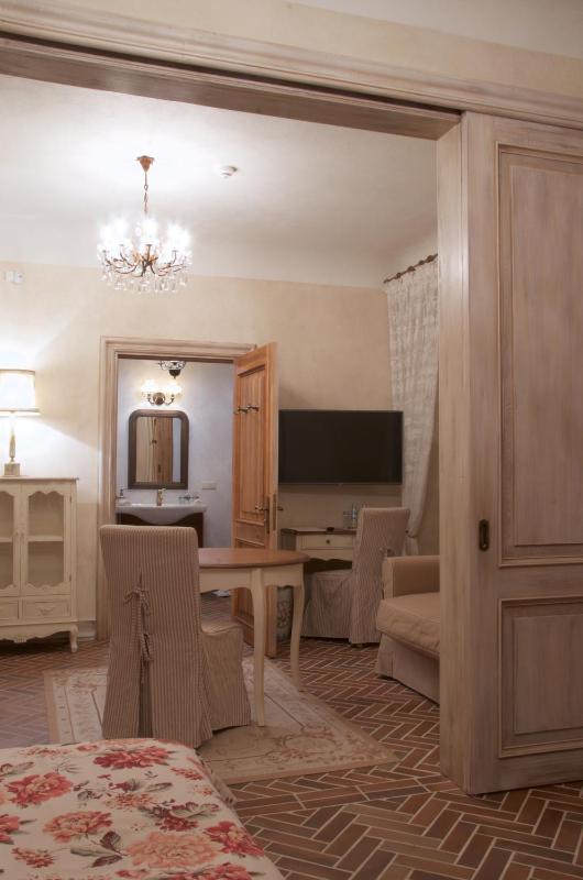 Suite with Spa Bath image 3