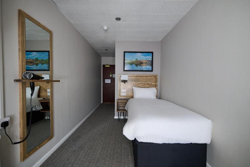 Standard Single Room image 4