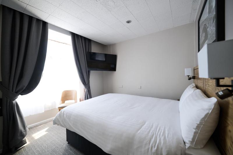 Budget Double Room image 4