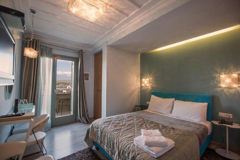 Superior Double Room with Sea View image 4