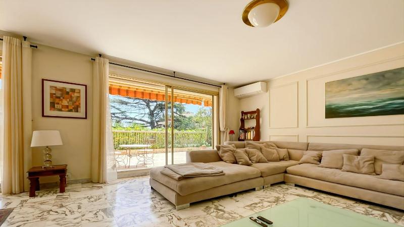 comfortable 3 bedroom superb south terrace - image 6