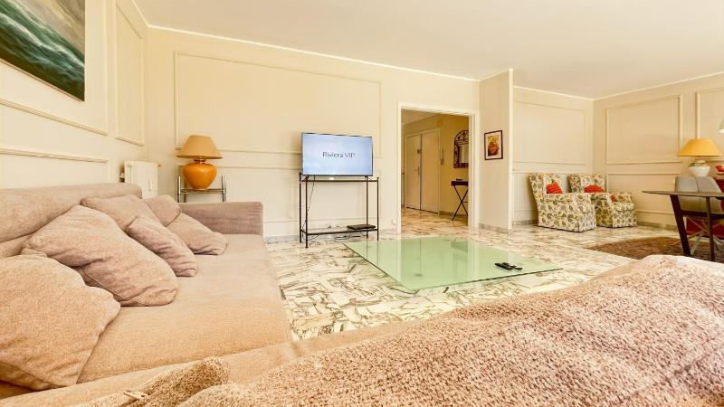 comfortable 3 bedroom superb south terrace - image 24