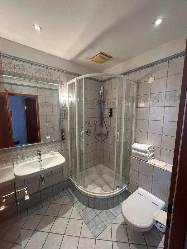 Classic Double Room image 4