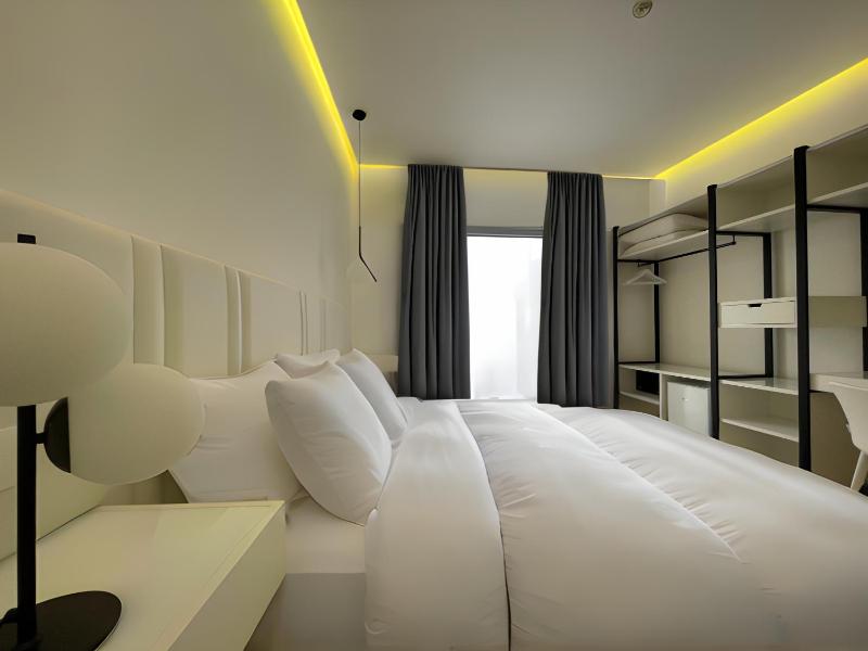Family Room image 3