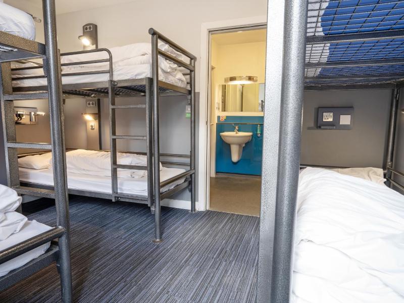 Six-Bed Room image 2