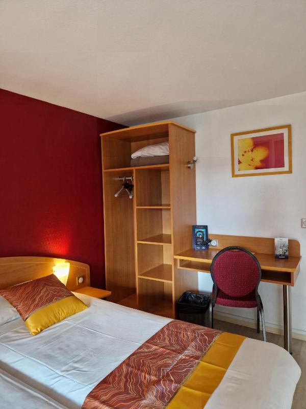 Twin Room image 4