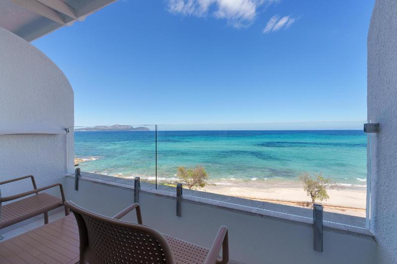 Premium Room with Sea View image 3