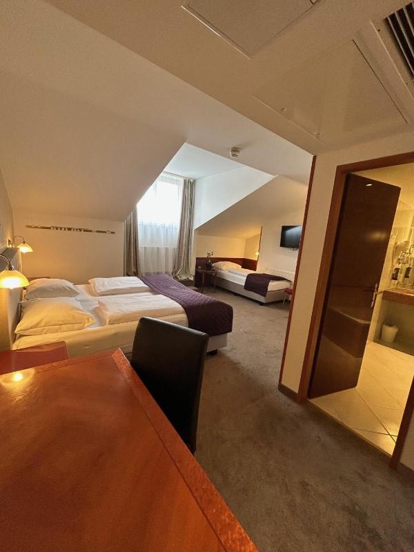 Two-Bedroom Suite with Two Bathrooms image 2