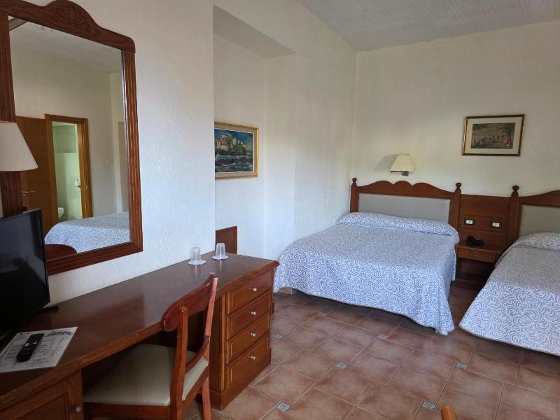 Double or Twin Room (2 Adults + 1 Child) image 3