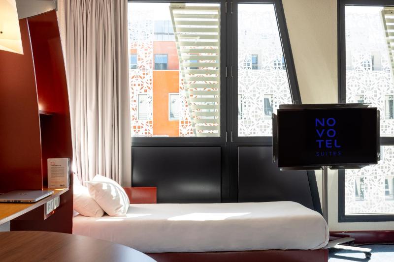 Superior Suite with One Double Bed and One Single Bed image 3