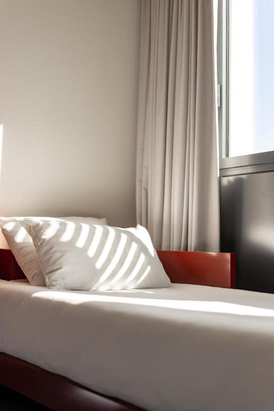 Superior Suite with Double Bed and Two Single Beds image 2