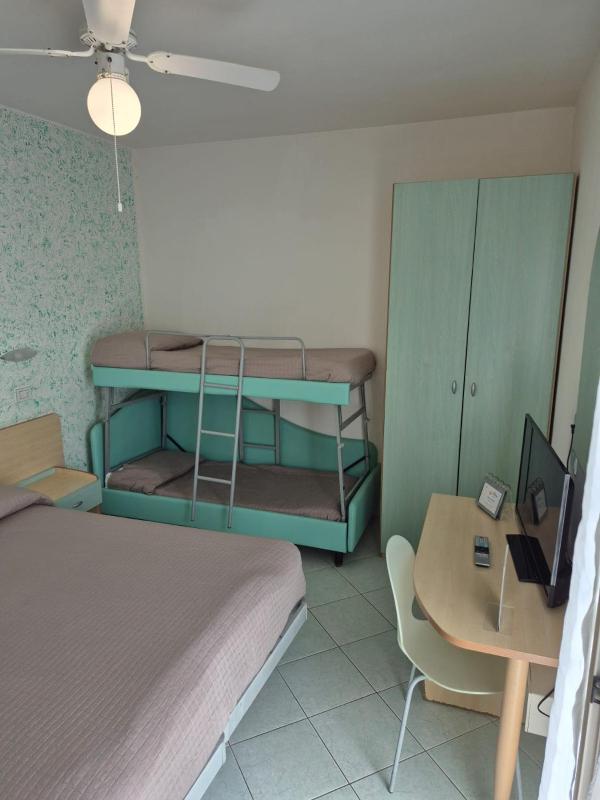Comfort Quadruple Room image 2