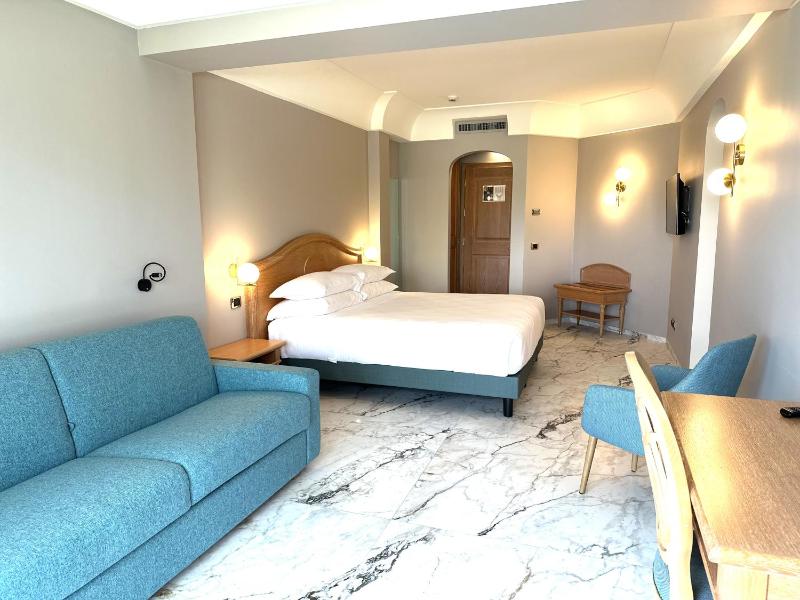 Suite with Spa Access image 3