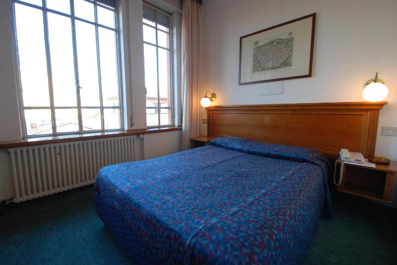 Double or Twin Room image 3