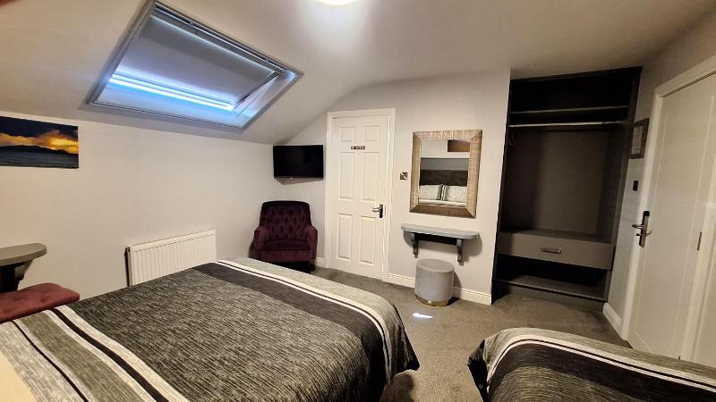 Classic Triple Room image 4