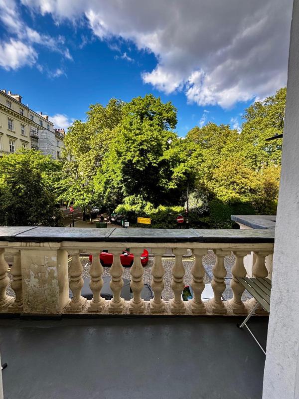 Triple Room with Balcony image 3