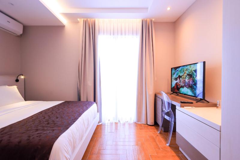 Superior Double Room with Balcony and Sea View image 1
