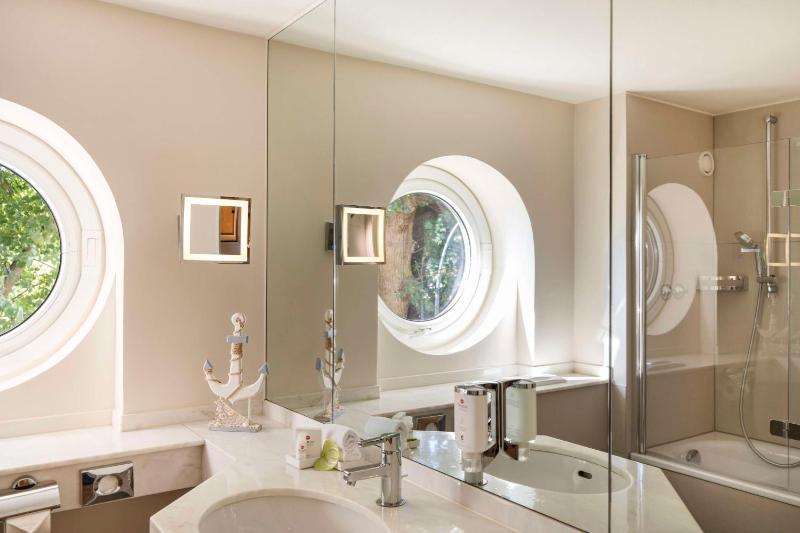 Executive Double Room image 3